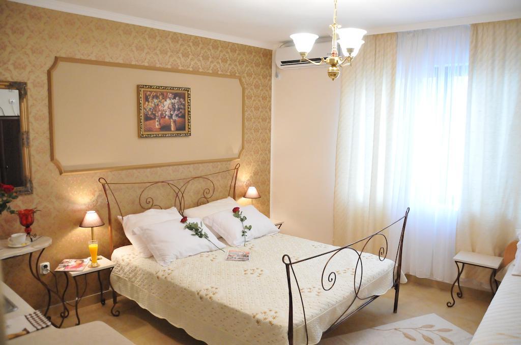 ロイヤル アパートメンツ Ni 部屋 写真