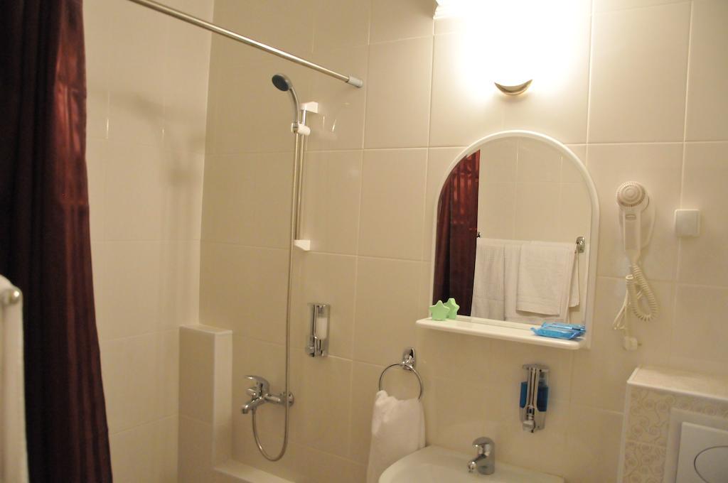 ロイヤル アパートメンツ Ni 部屋 写真